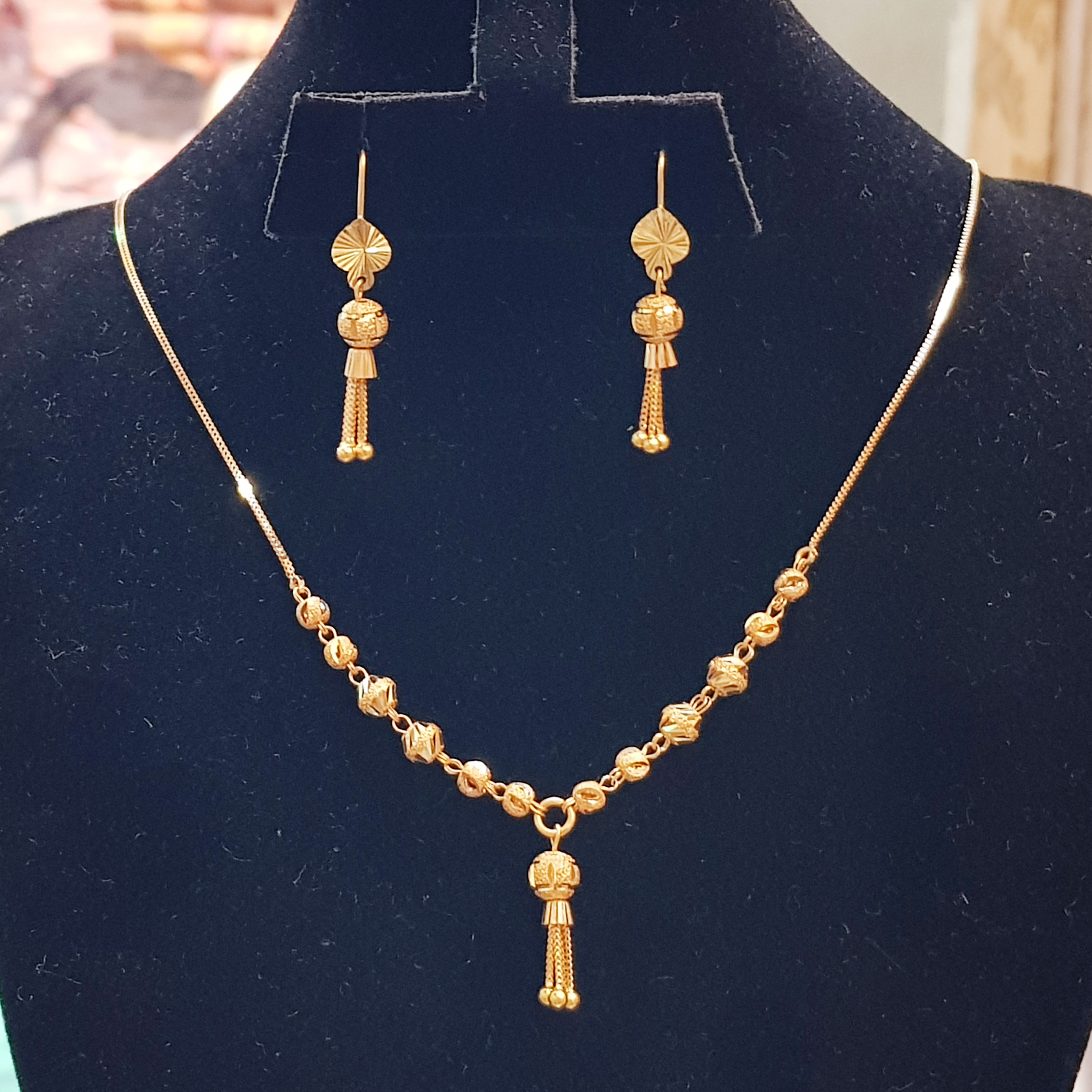 Newest Ladies Gold Necklace Set with Ball Design
