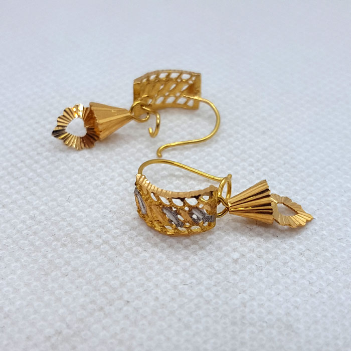 Stylish Gold Earrings With Heart 