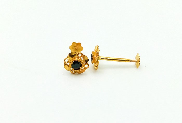 Pure Gold Enhances Black Stone Tops