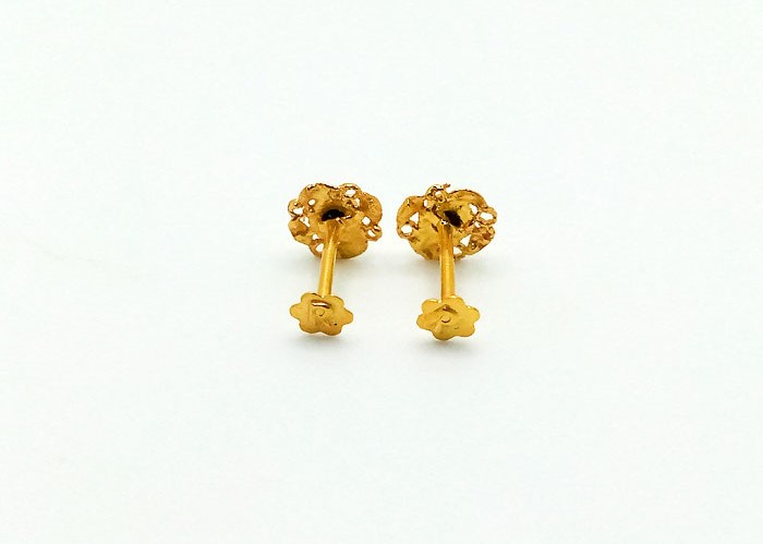 Pure Gold Enhances Black Stone Tops